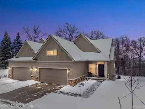 8047 Bridgestone Blvd, White Lake, MI 48386