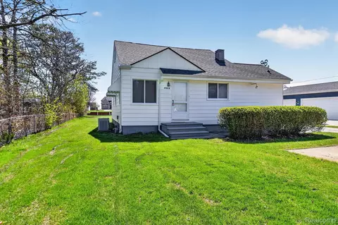 47816 Jefferson Ave, Chesterfield, MI 48047