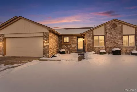 26224 Jackgrove Ln, New Baltimore, MI 48051