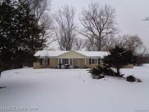 19375 Addison Dr, Southfield, MI 48075