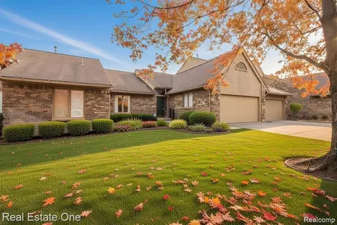 6121 Westbrooke Dr #7, West Bloomfield, MI 48322