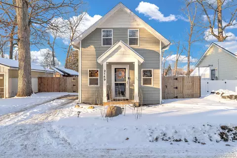 2149 Glenwood Ct, Brooklyn, MI 49230