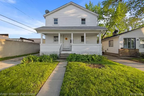 31 W Barrett Ave, Madison Heights, MI 48071