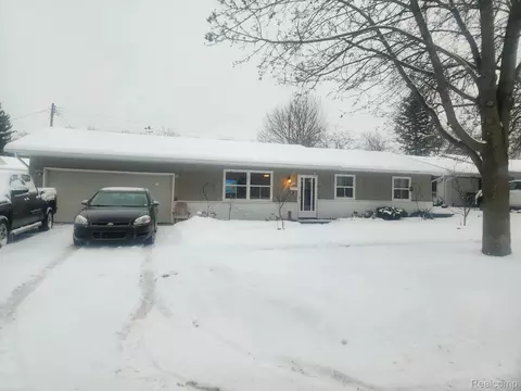 534 Mark Dr, Flushing, MI 48433