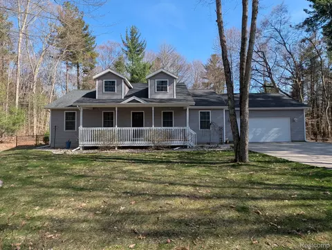 9642 Hummingbird Ct, Reynolds, MI 49329