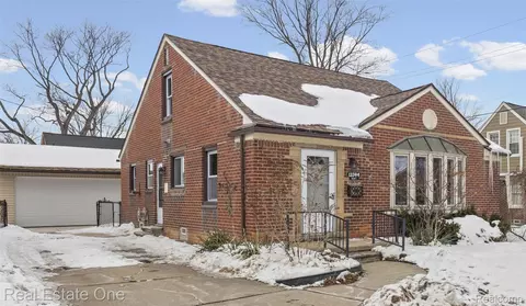 13344 Hart Ave, Huntington Woods, MI 48070