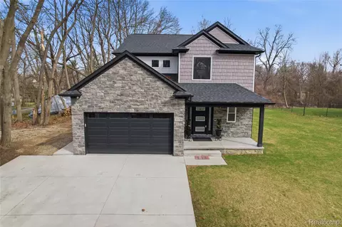 3570 Watkins Lake Rd, Waterford, MI 48328