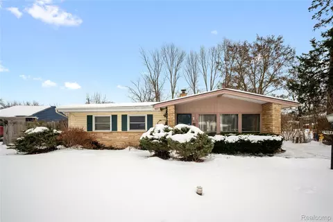 29266 Southgate Dr, Southfield, MI 48076