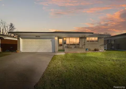 35220 Eden Park Dr, Sterling Heights, MI 48312