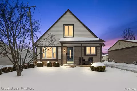 34372 Crosley St, Clinton Township, MI 48035