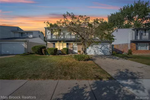 14670 Talbot St, Oak Park, MI 48237