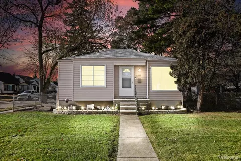 2490 Applewood Ave, Lincoln Park, MI 48146