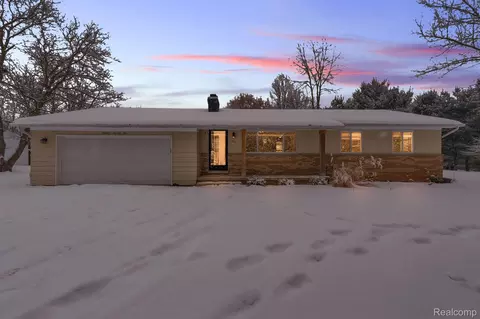 1875 Gray Rd, Genoa, MI 48843