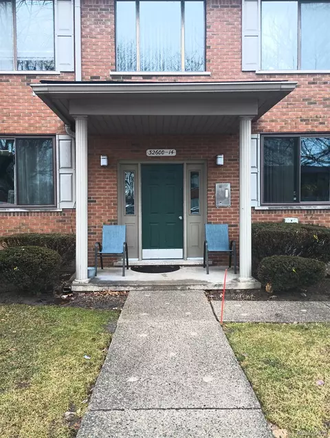 32608 E Harper Ave N #32, Saint Clair Shores, MI 48082