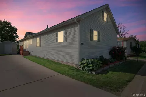4957 Venice Cir, Northville, MI 48167
