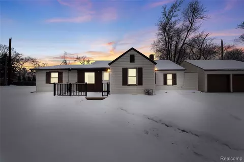 24440 Sylvan Ave, Brownstown, MI 48134