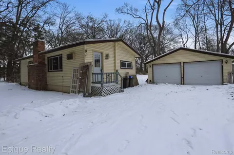 4120 Velma Dr, Fort Gratiot, MI 48059