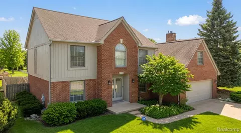 53428 Gregory Dr, Macomb, MI 48042