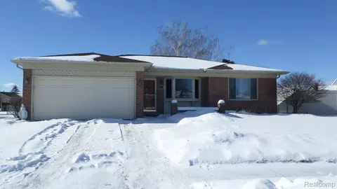 38615 Levisham Dr, Clinton Township, MI 48038