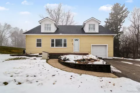 768 Pleasant Rdg, Orion, MI 48362