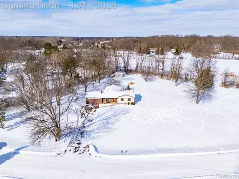 966 Nancy Ann Dr, Howell, MI 48855