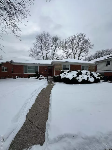 14621 Rosemary Blvd, Oak Park, MI 48237