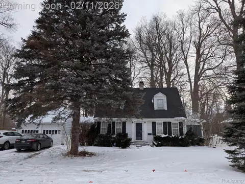 2122 Cedar St, Delhi, MI 48842