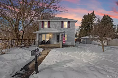 4200 Lanco Ct, Waterford, MI 48329