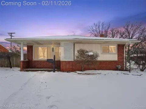 19913 Blackburn St, Saint Clair Shores, MI 48080