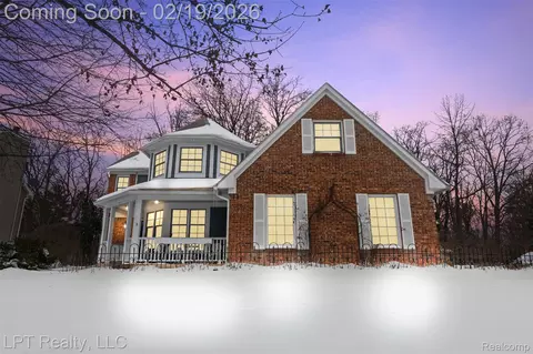 10788 Eagle Cove Dr, Green Oak, MI 48178