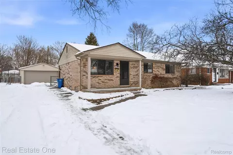 8422 Robindale Ave, Dearborn Heights, MI 48127