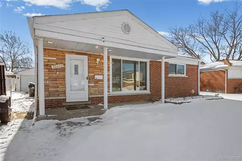 30363 Indigo St, Roseville, MI 48066
