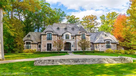 341 Lowell Ct, Bloomfield Hills, MI 48304