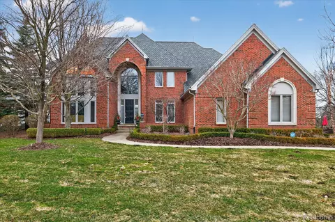 4806 Goodison Place Dr, Oakland, MI 48306