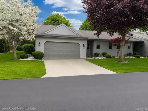 53 Pine Grove Dr, Frankenmuth, MI 48734