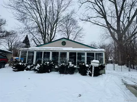 27059 Jeannette Ct, Taylor, MI 48180