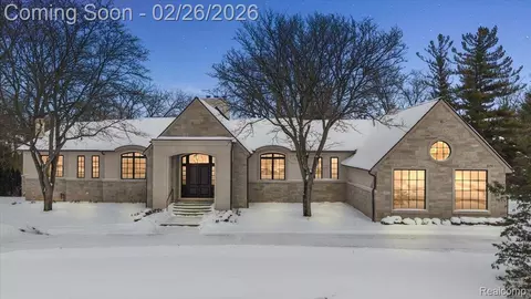 60 Quarton Ln, Bloomfield Hills, MI 48304