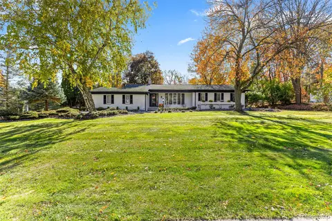 38067 Southfarm Ln, Northville, MI 48167