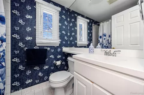 Bath - 1675 Graefield Rd, Birmingham, MI 48009 photo 1 of 1