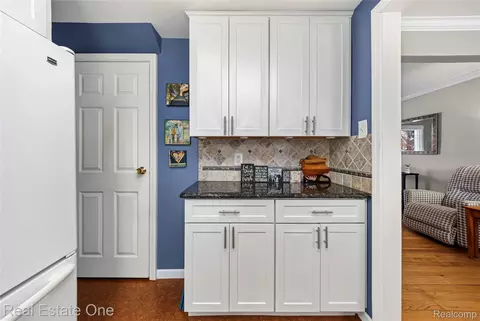 Kitchen - 1675 Graefield Rd, Birmingham, MI 48009 photo 3 of 5