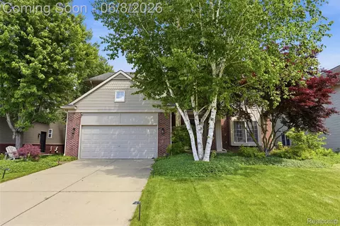 1174 Horseshoe Dr, South Lyon, MI 48178