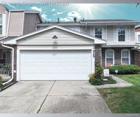 525 Parke Ct, Grand Blanc, MI 48439