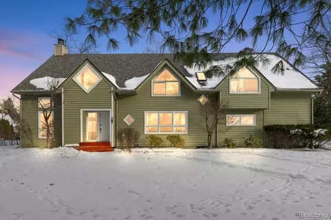 757 Woodlea Ct, Birmingham, MI 48009