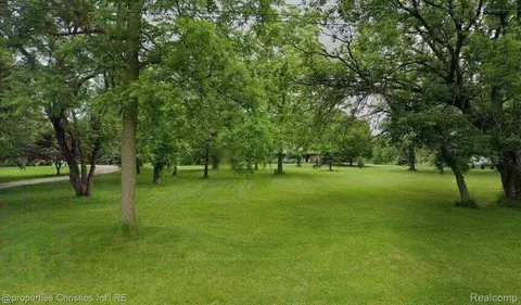 56499 Fairchild Rd, Macomb, MI 48042