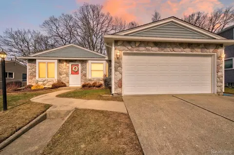 751 Norchester St, South Lyon, MI 48178
