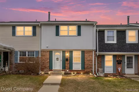 42146 Farragut Ct, Northville, MI 48167