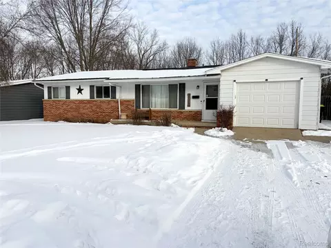8506 Chesterfield Dr, Swartz Creek, MI 48473