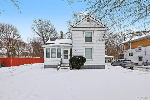 27 Crawford St, Pontiac, MI 48341