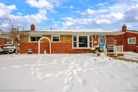 1829 W Longmeadow Rd, Trenton, MI 48183