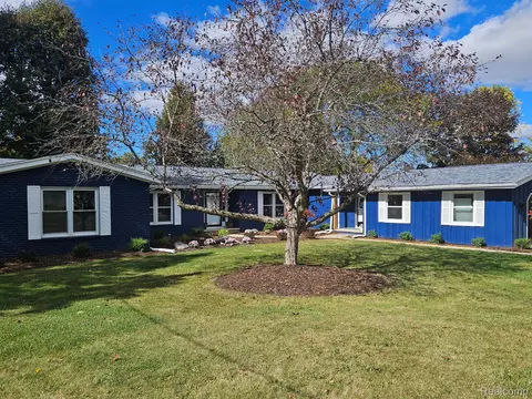 6353 Perry Rd, Grand Blanc, MI 48439